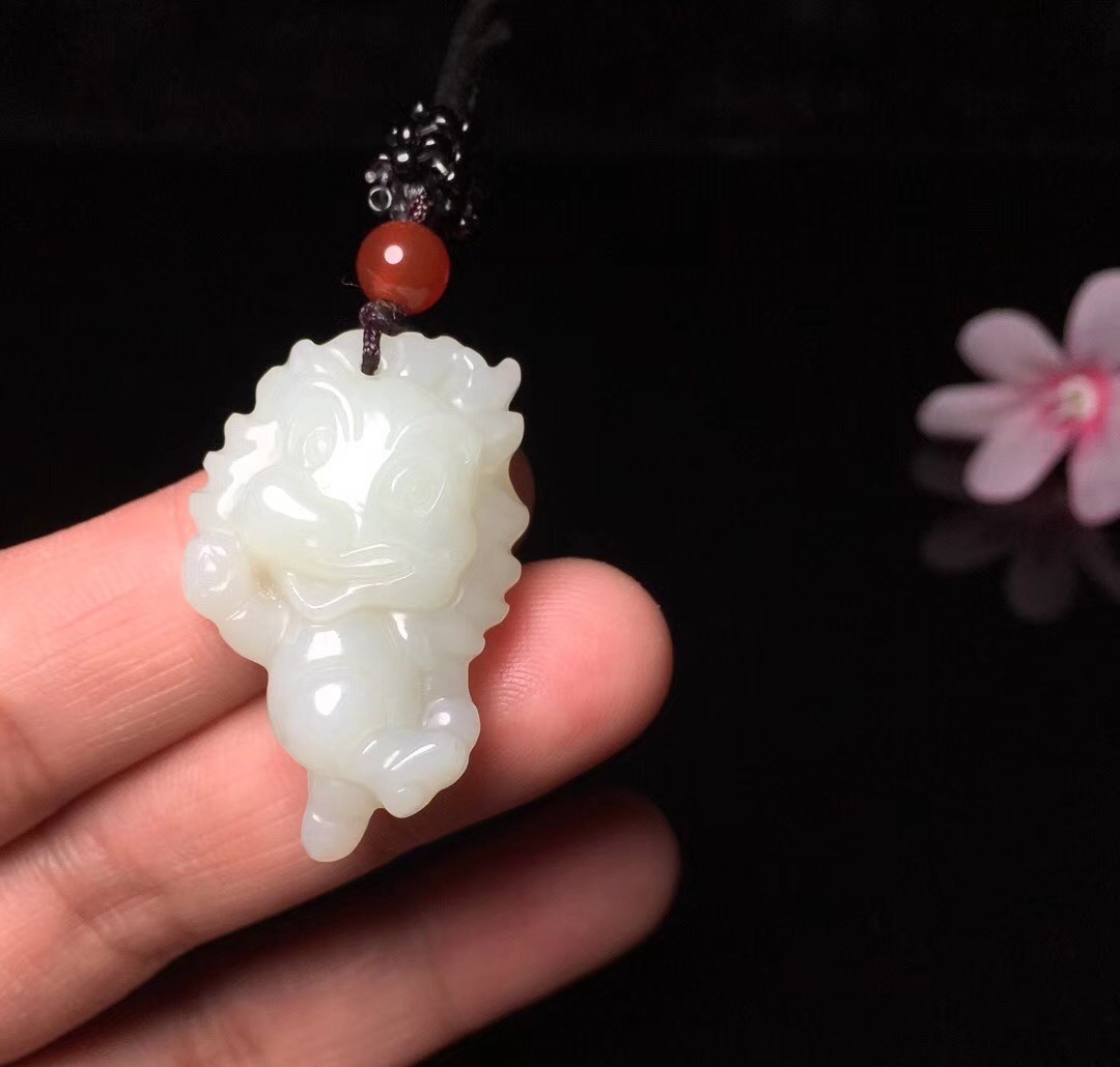 2、属龙的生肖车什么装饰品**