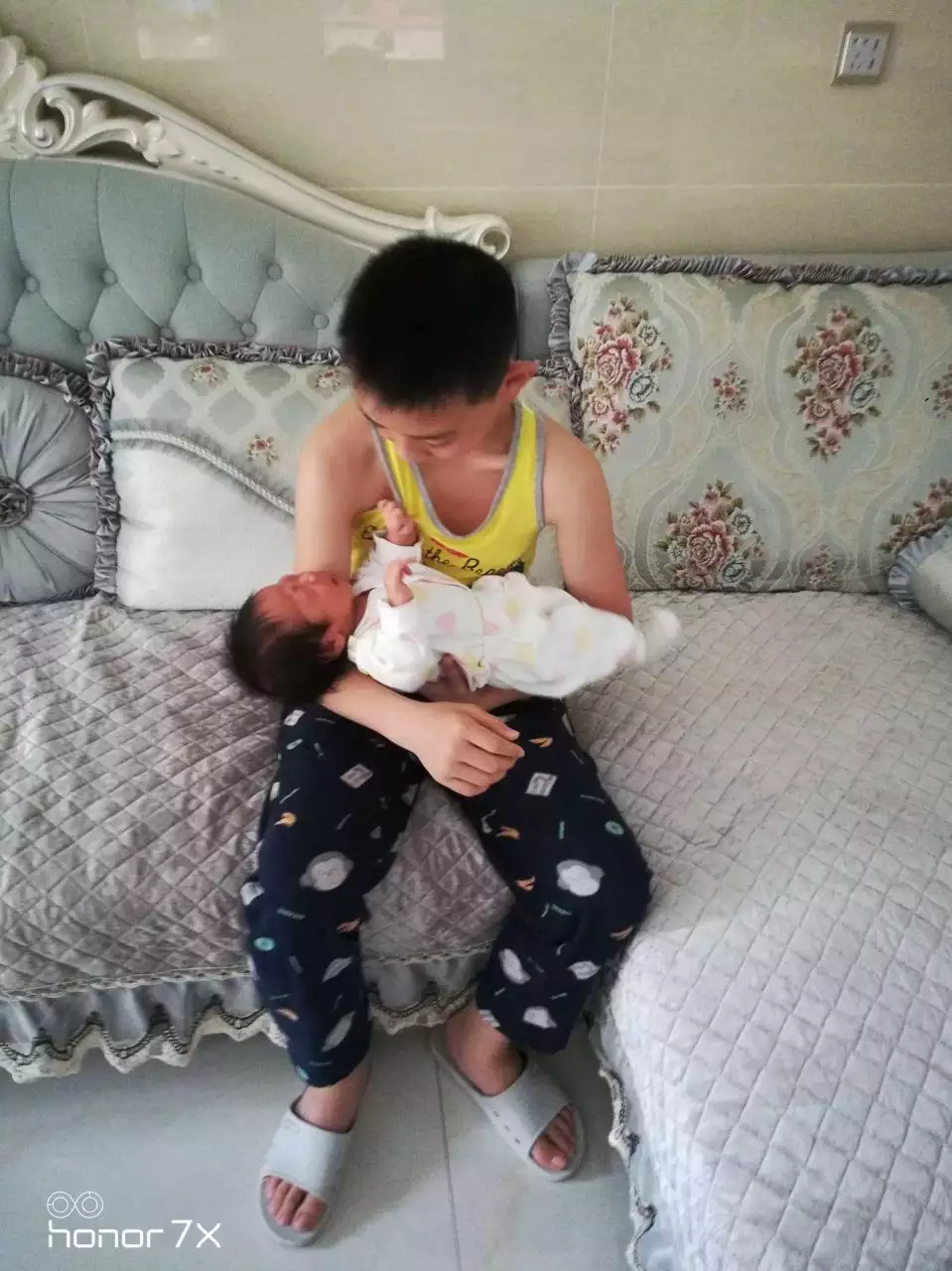 3、求一篇bl文，好像是一对兄弟，弟弟攻，哥哥受，一开始弟弟强上哥哥，后来哥哥也接受了 内容相似也行