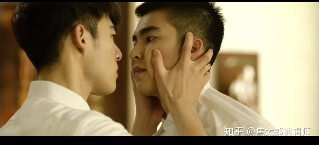 3、一个男常看你，被你发现还一直看，对视不躲避，但平时也不怎么说