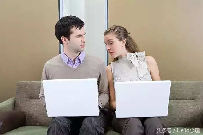 4、一个人不认识男人一直盯着你看，和女人四目对视眼神也不躲，说明什什么？