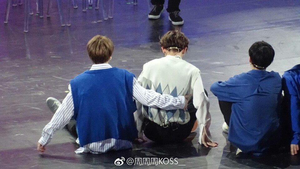 2、有一部bl讲的是弟弟喜欢哥哥 但爸爸喜欢弟弟并强制他做... 哥哥好像也喜欢弟弟 叫什么名字啊 是现代文