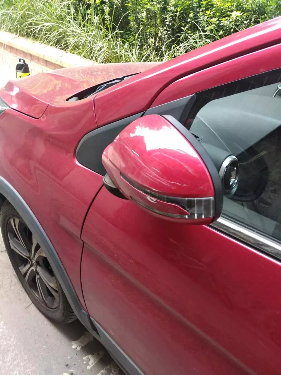 3、相亲对象，昨天晚上和他第二次单独见面，他开始牵我手，搂肩膀，在车里突然舌吻我，还摸，这样的男人？