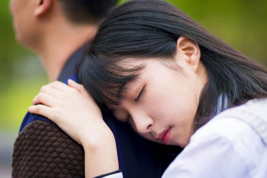 2、我的男朋友总是喜欢让我看别人秀恩爱 但是他从不会和我秀恩爱？