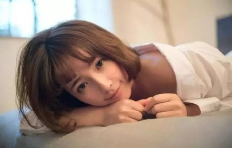 2、一个男生情不自禁想亲你，代表什么？？