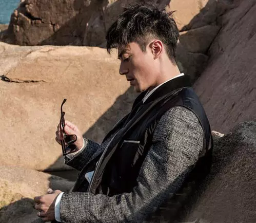 3、男人对你有感觉的眼神？