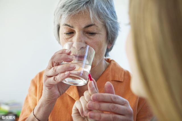 2、老人9天不吃不喝,还能活多几天