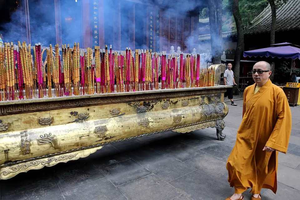 1、烧香搭桥是什么意思