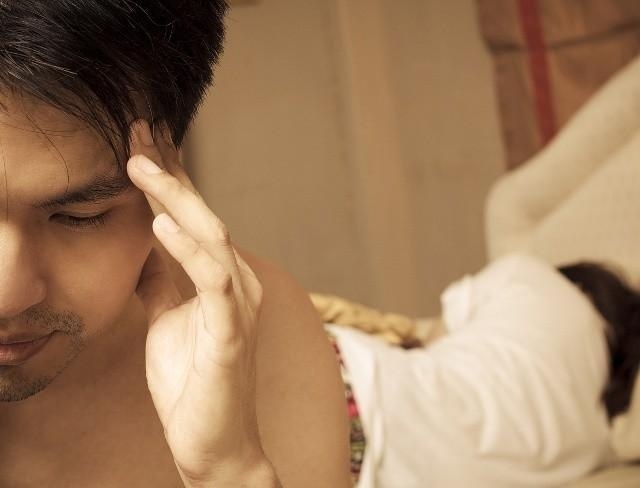 2、已婚男人和小三同居多久算重婚罪