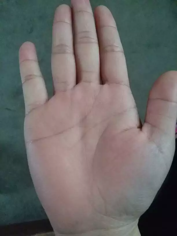 3、手掌上的三条线各代表什么？（按上到下）