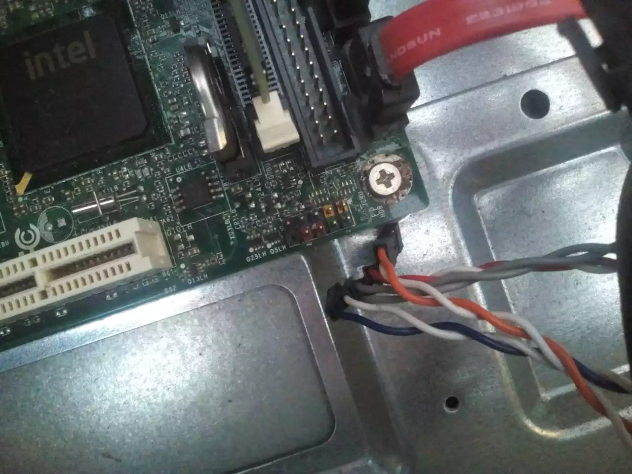 4、电脑主机开机3秒立马并反复重启?