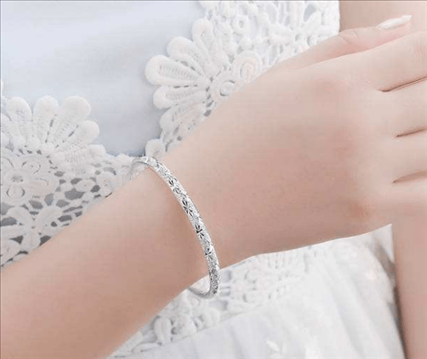 2、银饰戴左手还是右手