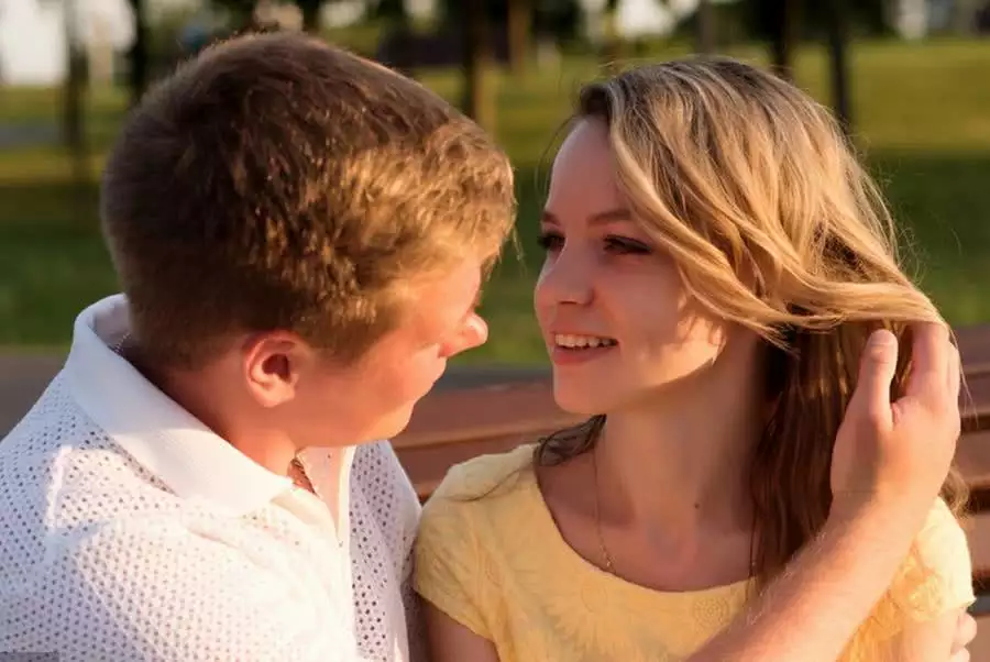 3、如果男人吻你代表爱吗