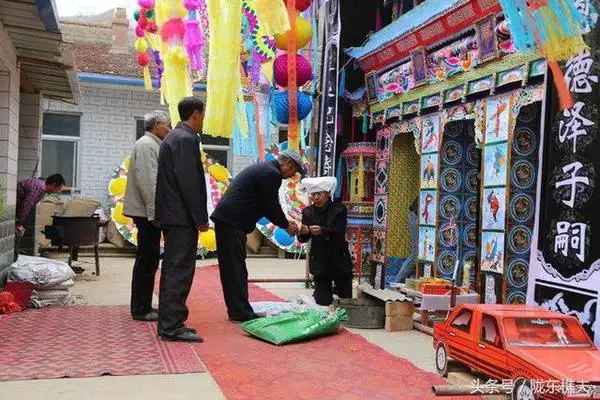 3、人死头七,香烧一半灭了好吗？我是农村的，头七去坟上烧香，香烧了一半灭了，怎么回事