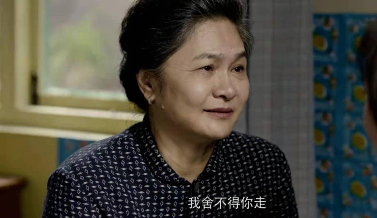 2、我今40岁离婚的，男朋友比我小15岁，比儿子小5岁，我儿子30岁了，我和小男友同居了？