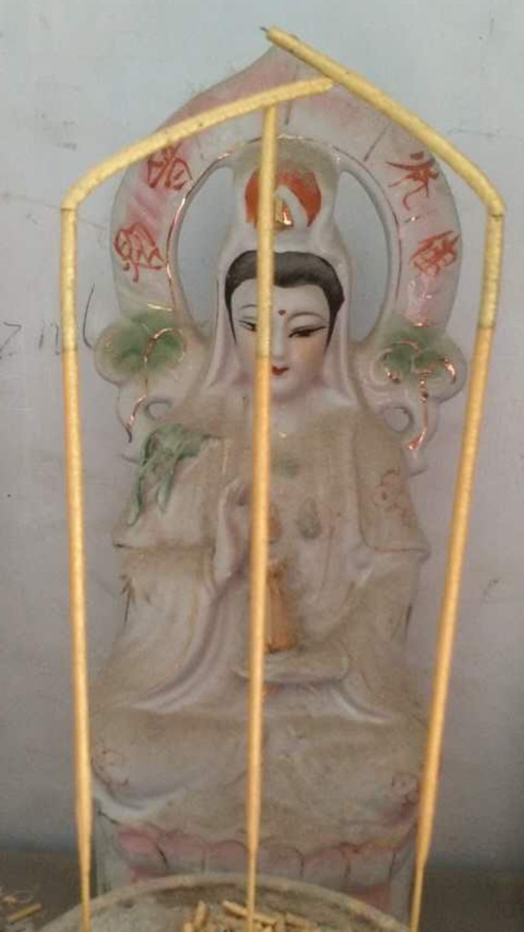 2、烧香时香灰长时间不掉什么意思