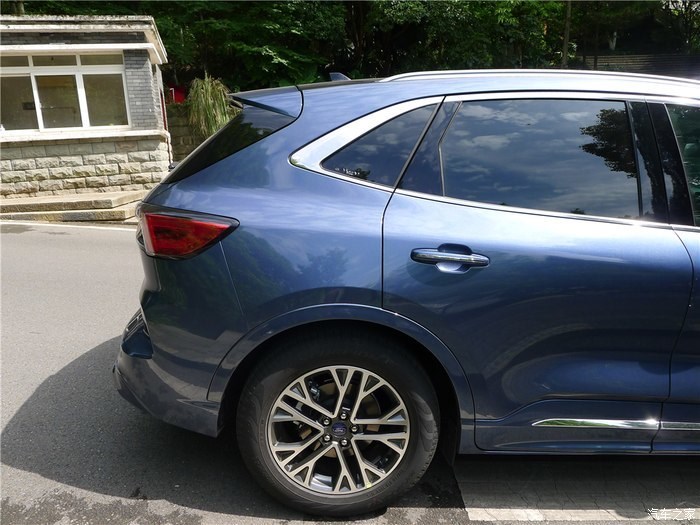 2、人生中的第二辆车我选了爱车福特锐际！