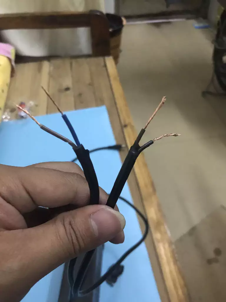 3、手机充电器两根线与4根线怎么联接