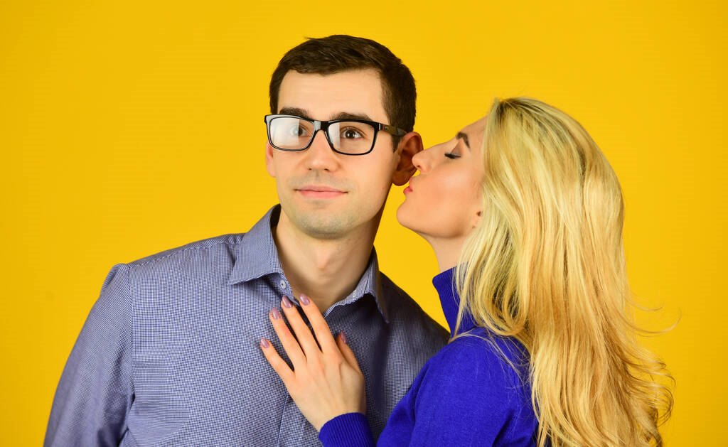 2、男人为什么抱你的时候会使劲抱？