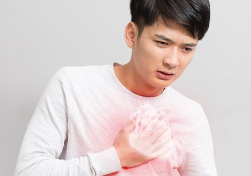 2、感觉胸闷,气短,是怎么回事儿呢?