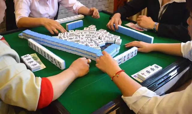 3、麻将枕头和竹枕哪个好