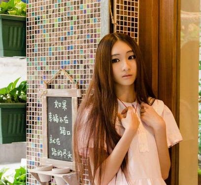 2、水瓶座的男孩子喜欢什么类型女孩能让水瓶男着迷的女人