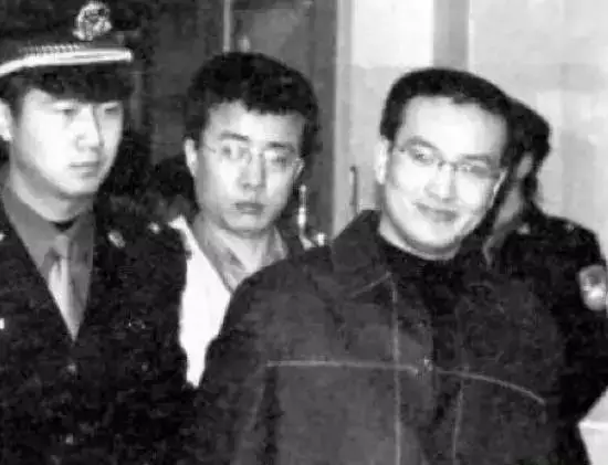 4、李小勇和加代是什么关系