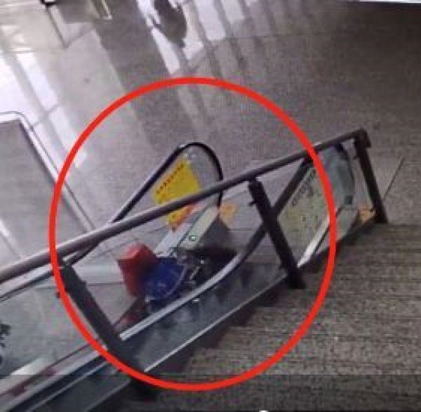 2、梅花易数中的方位起卦我实在是无法自学学会特地向大家请教,就老人有忧色占里我就有一些看不懂?