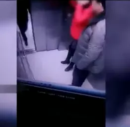 3、梅花三弄里面有个老人家唱的那**叫什么名字:梅花一弄如何如何歌词几不得了 求歌名