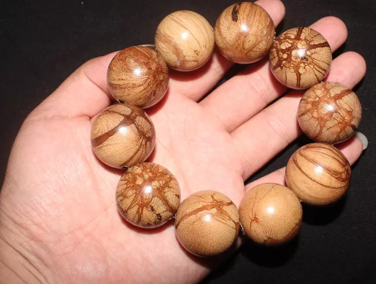 4、降龙木手串实合啥人戴