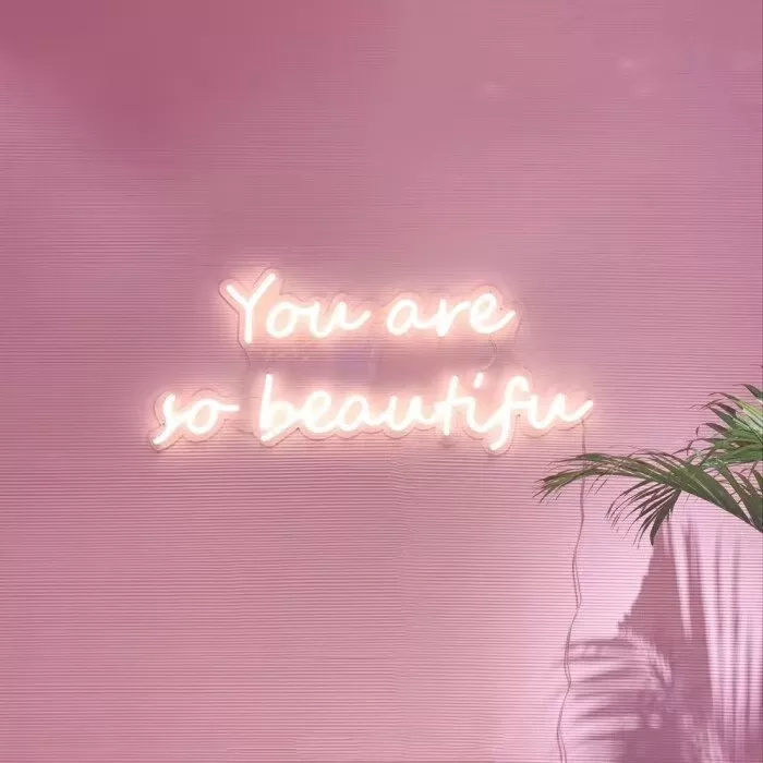 3、急求纯白色背景大图，要女生的，唯美点的