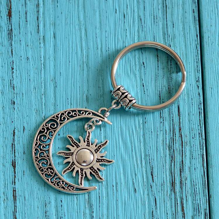 2、太阳狮子月亮天蝎上升摩羯，有什么说法？这些天总被人说我的星座组合可怕