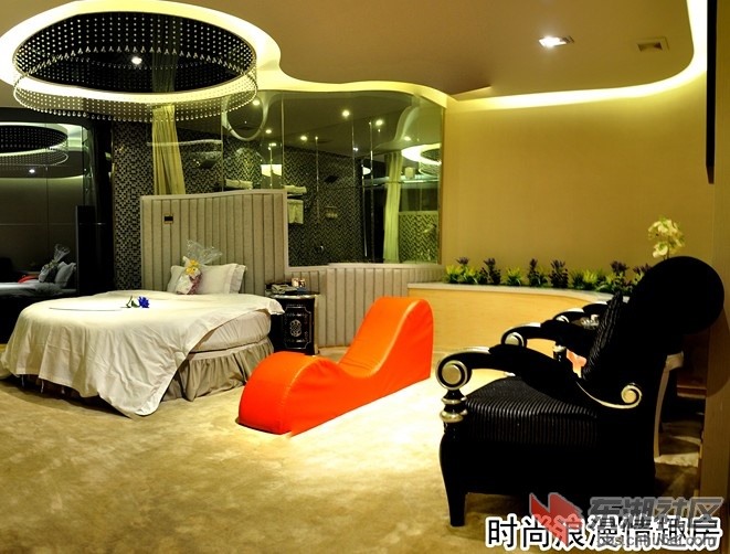 2、火爆的情侣酒店房间里面都有什么？