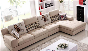 2、客厅沙发应摆放在哪个位置？