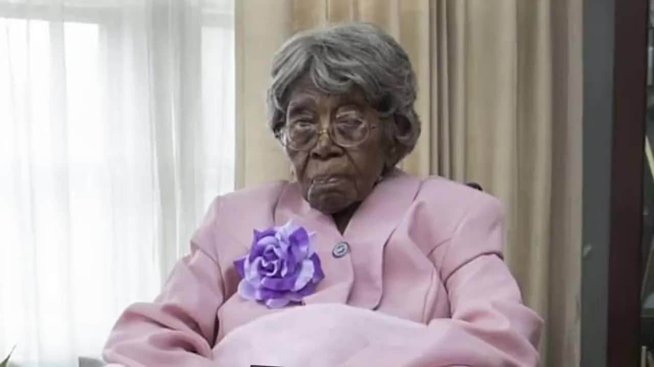 2、老人去世前都有征兆,如果发现后,一定要陪伴左右,你知道征兆有哪些吗?