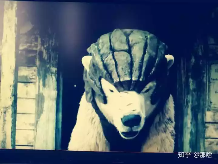 4、一个男常看你，被你发现还一直看，对视不躲避，他想干嘛？每次看他他都在盯着你 你从他身边经过 他一直转头看