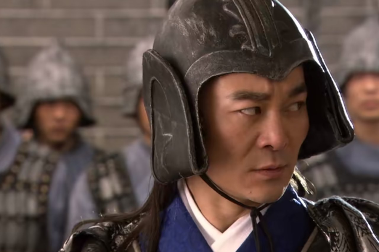 1、女英雄人物的事迹是什么?