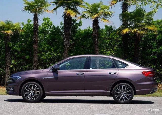 2、同级别车中配置比较，朗逸plus什么水平？