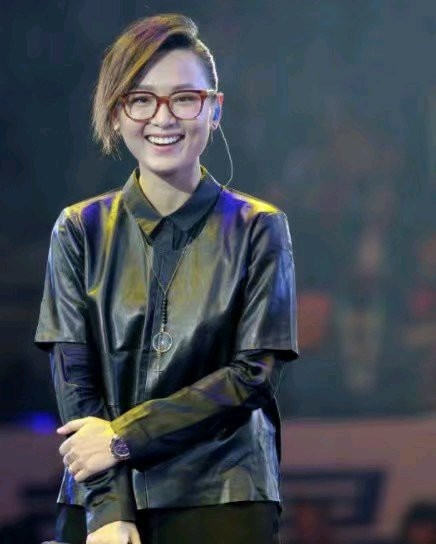 1、周笔畅整容成功了！回应：本想整成杨幂，结果整成了刘诗诗、杨紫？