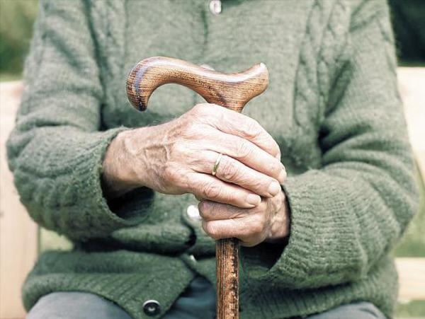 2、快死的人总抬手是什么情况