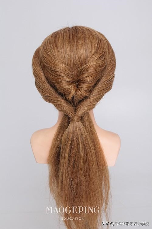 2、怎样扎头发好看又简单 步骤 长头发