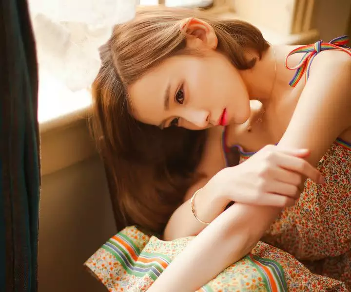 4、中年女人一时冲动背叛了家庭，从此无家可归，对此你怎么看？