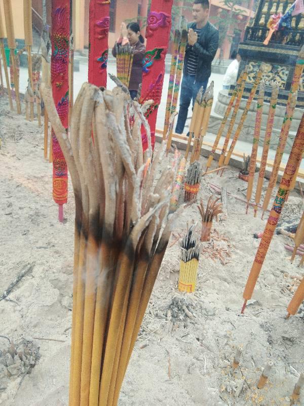 2、香灰打卷是什么征兆