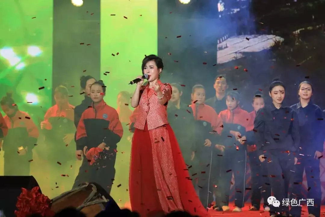 3、和张国立刘亚津一起演小品的女人张敬干什么去了