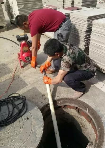 3、污水井盖**要求可以挖在房子大间吗