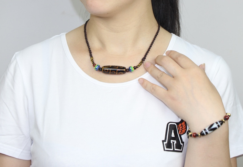 2、鸡生肖配几眼天珠好呀