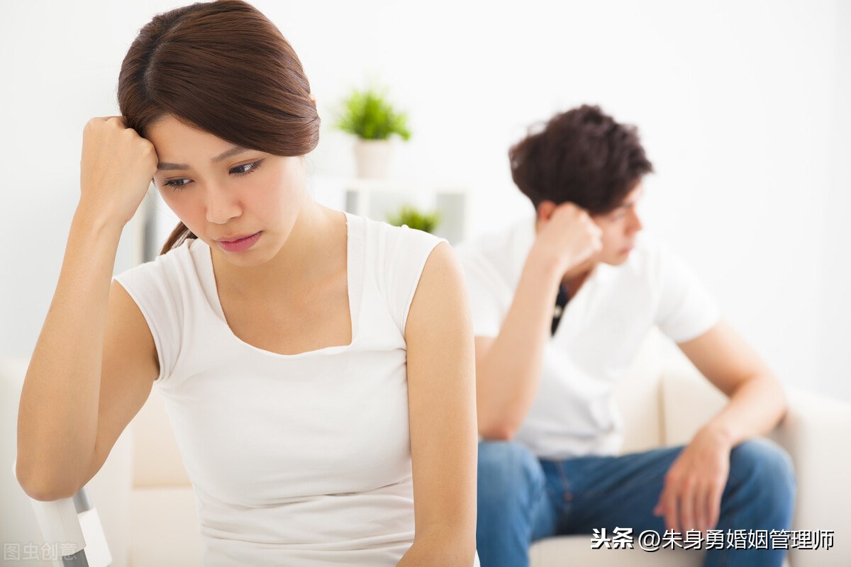 2、老公要和我离婚，为什么回家来还要和我。他什么意思