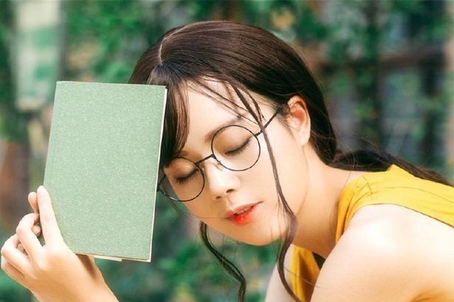 2、摩羯男一见钟情的女生类型摩羯男一见钟情的女生类型有哪些