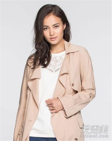 2、皮肤暗黄的人适合穿什么颜色的衣服