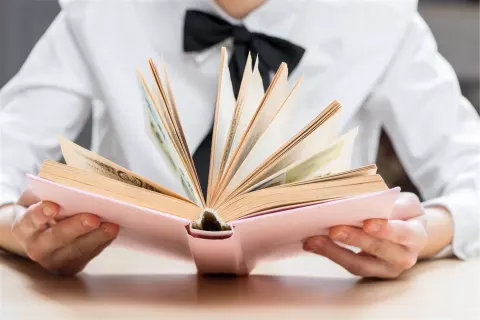 3、男孩,姓曹，农历年2月13日17：35生，请高人按生辰八字起名？