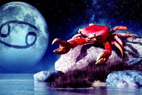 2、巨蟹男你越躲他越爱